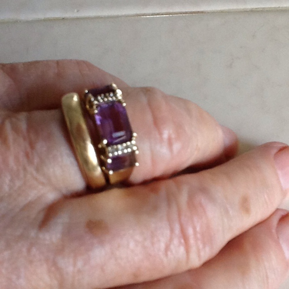 VINTAGE AMETHYST AND DIAMOND RING 14kt GOLD